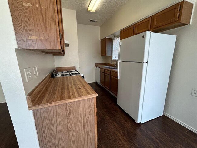 Building Photo - 1113 York Castle Dr