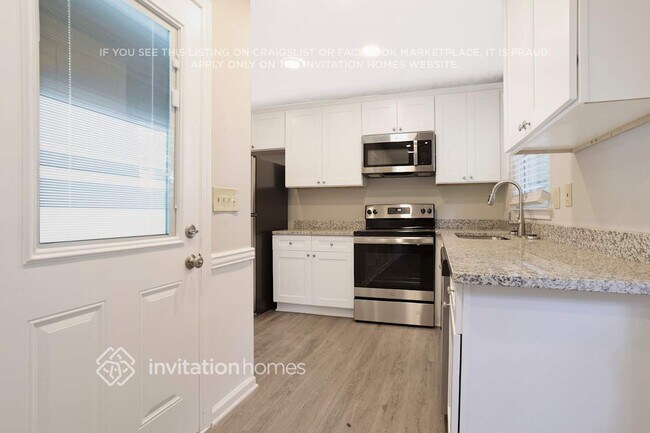 Building Photo - 246 Sandra Dr NW