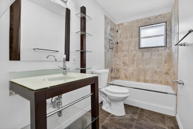 Building Photo - 5514 SW 44th Terrace