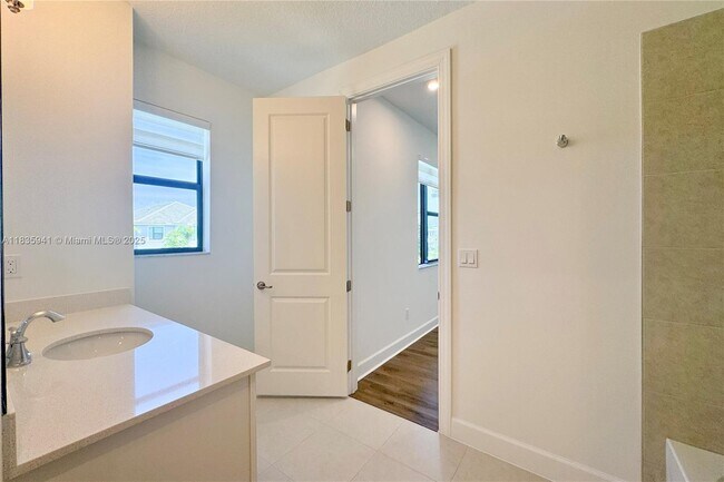 Building Photo - 2662 NW 87th Ter