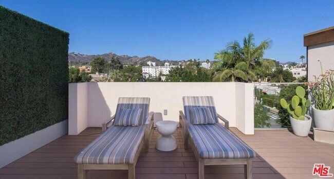 Building Photo - 1251 N Formosa Ave