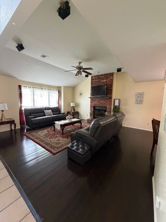 Building Photo - Broken Arrow Union Schools Single Family Home for Rent 5 beds 2.5 bath