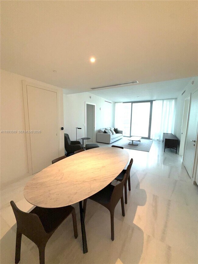 Building Photo - 300 Biscayne Blvd Way