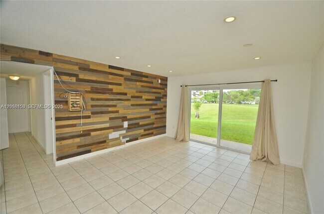 Building Photo - 7440 Miami Lakes Dr