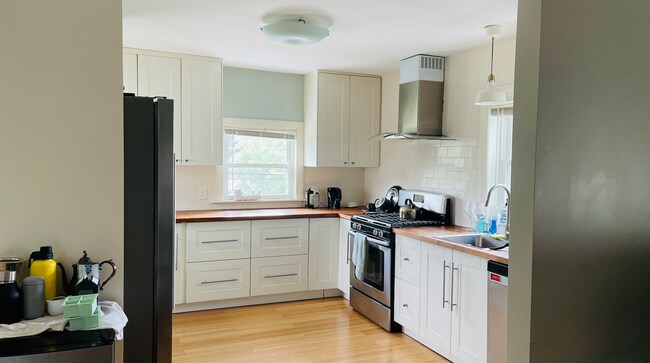 Open living/dining/kitchen - 207A River St