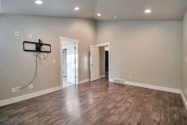 Building Photo - Incredible 6 bedroom Rambler in West Jordan