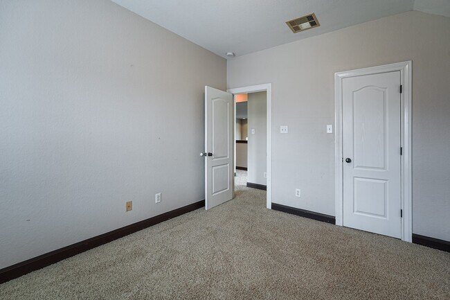 Building Photo - 42 Rocky Point Ct