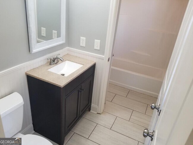 Building Photo - 5003 Calhoun Rd NE