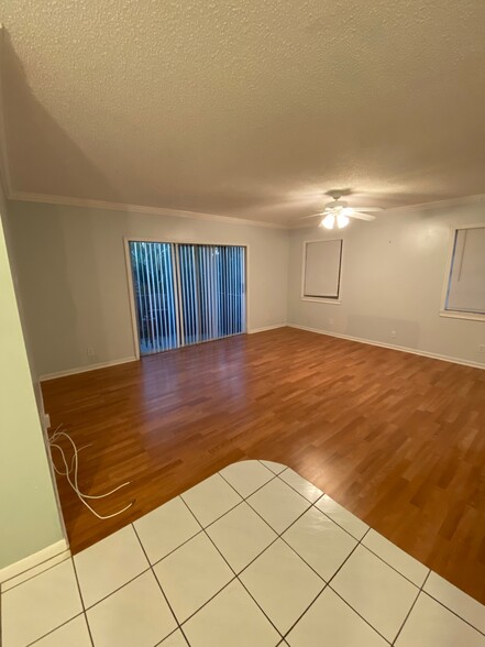 Sliders to Private Balcony - 3951 NE 18th Ave