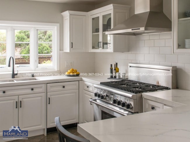 Building Photo - 5839 Camino De La Costa
