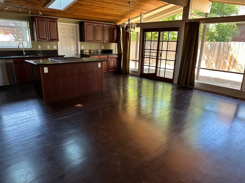 Building Photo - 13067 SW 63rd Pl