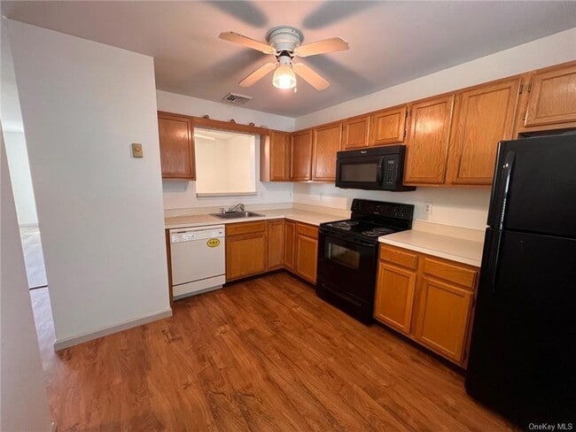 Building Photo - 18 Kendal Ln