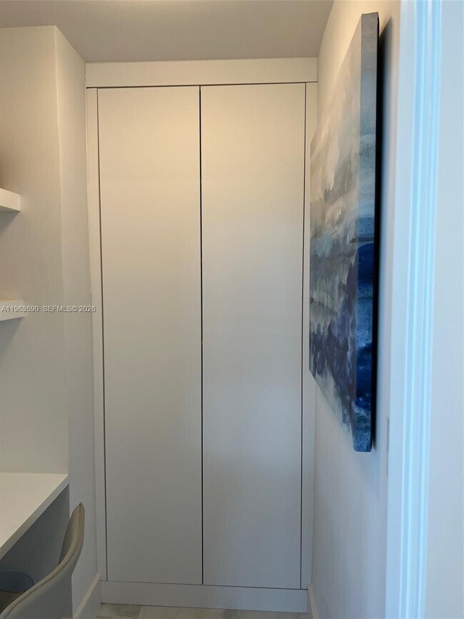 Building Photo - 100 Lincoln Rd