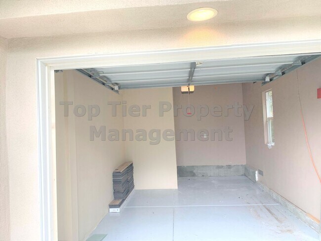 Building Photo - 5573 Coyote Ct