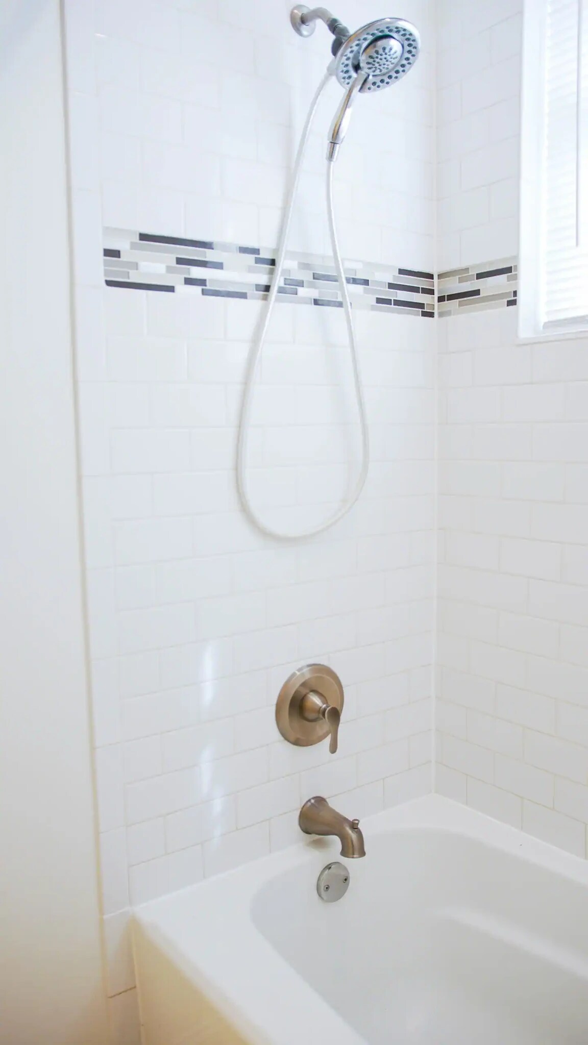 Guest Bathroom - 3415 Louisiana Avenue Pky