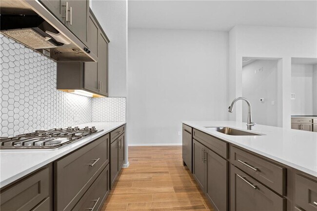 Building Photo - 102 Crooked Trail