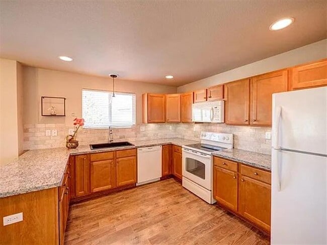 Building Photo - BEST CLASS