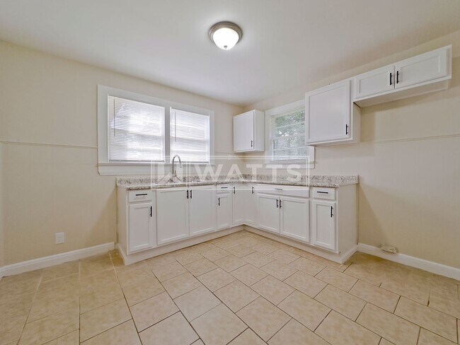 Building Photo - 3-Bedroom, 1-Bath Home in Forestdale