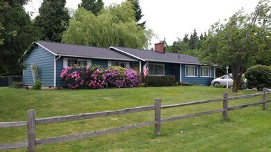 Building Photo - Spacious 3–4 Bedroom Rambler with Private Studio & Mount Baker Views