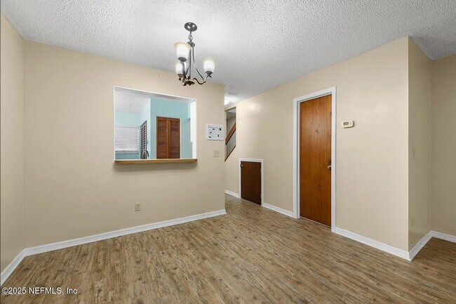 Building Photo - 85 Debarry Ave