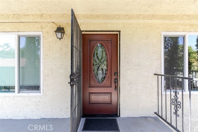 Building Photo - 909 E Garfield Ave