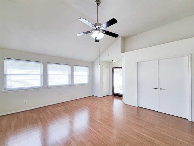 Building Photo - 8611 Pool Creek Dr