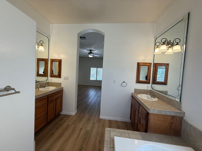 Building Photo - 4309 Scribner Way
