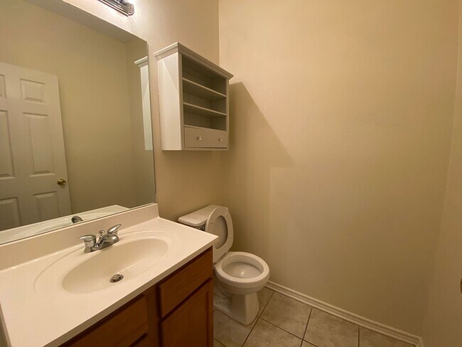 Building Photo - Spacious 4-Bedroom Home for Rent in Encino...