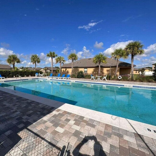 Building Photo - 1726 Party Pl