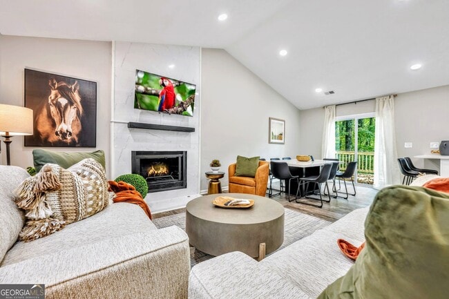 Building Photo - 1440 Glynn Oaks Dr SW