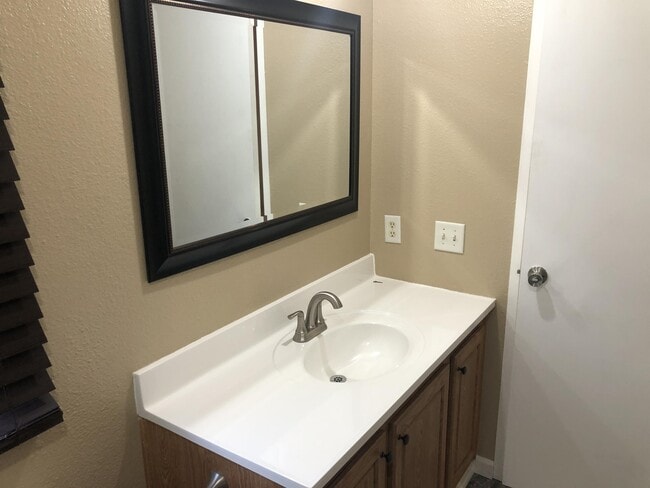 Building Photo - 167 W Rose St