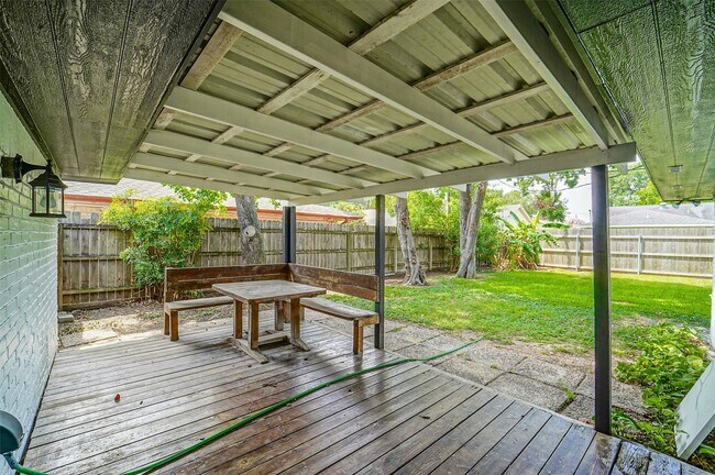 Building Photo - 2605 Leslie St