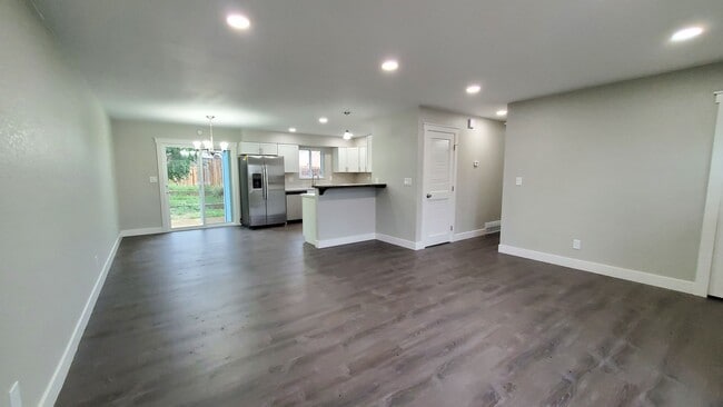 Building Photo - Beautifully updated home on Chippewa Road