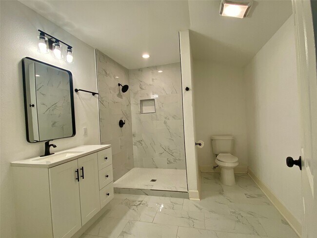 Building Photo - 4963 Culmore Dr
