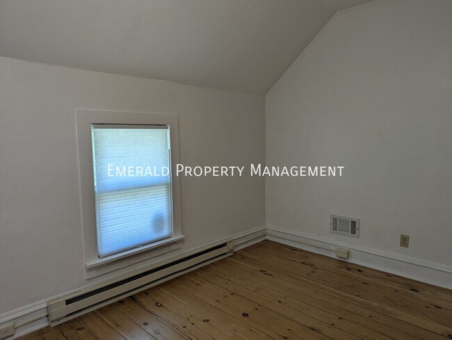 Building Photo - 520 N Prairie St
