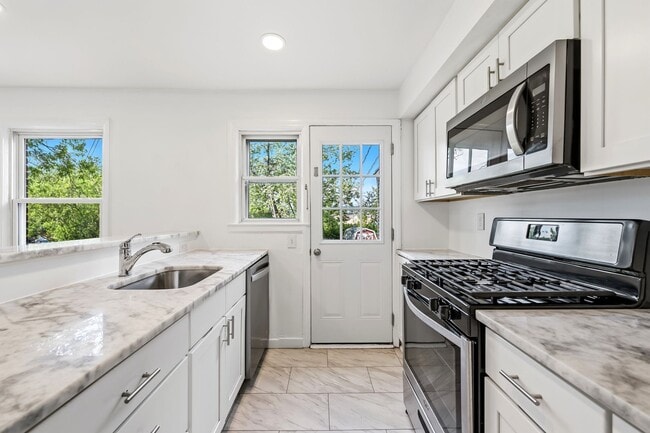 Building Photo - MOVE IN READY!! Freshly Updated 3-Bedroom Home for Rent