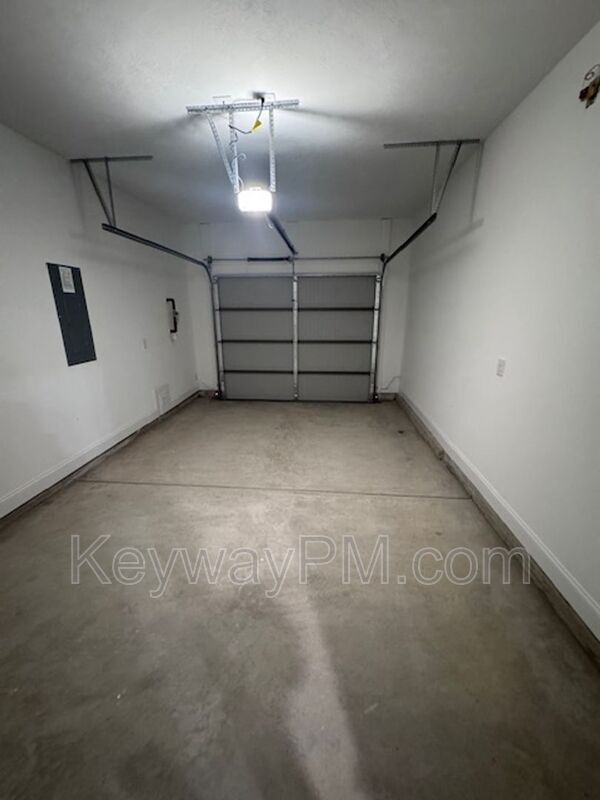 Building Photo - 521 Yuma Ln