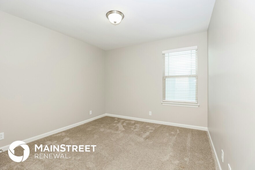 Building Photo - 2335 Shafer Dr