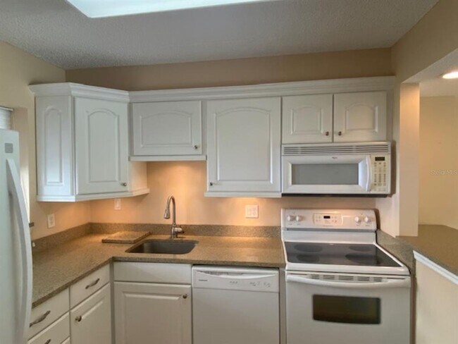Building Photo - 845 S Gulfview Blvd