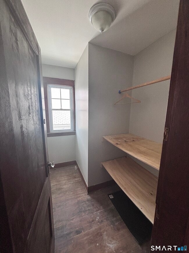 Building Photo - 624 Bishop Ave