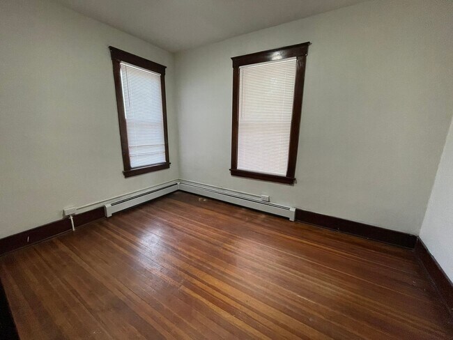 Building Photo - 1124 Lake Ave