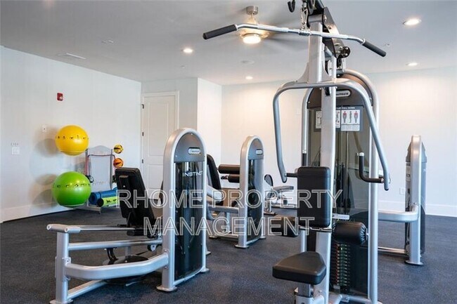 Building Photo - 6890 Peachtree Dunwoody Rd
