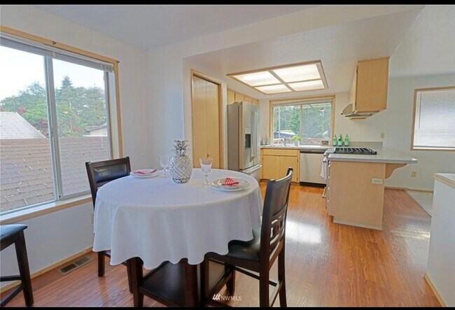 Building Photo - 11219 4th Pl S