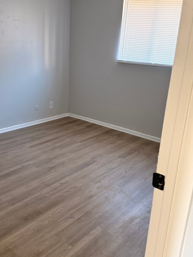 Building Photo - 8576 S 300 E