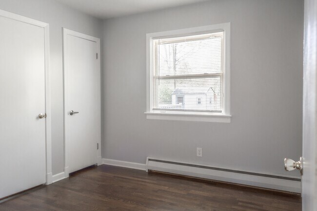 Building Photo - 409 Seabury Ave
