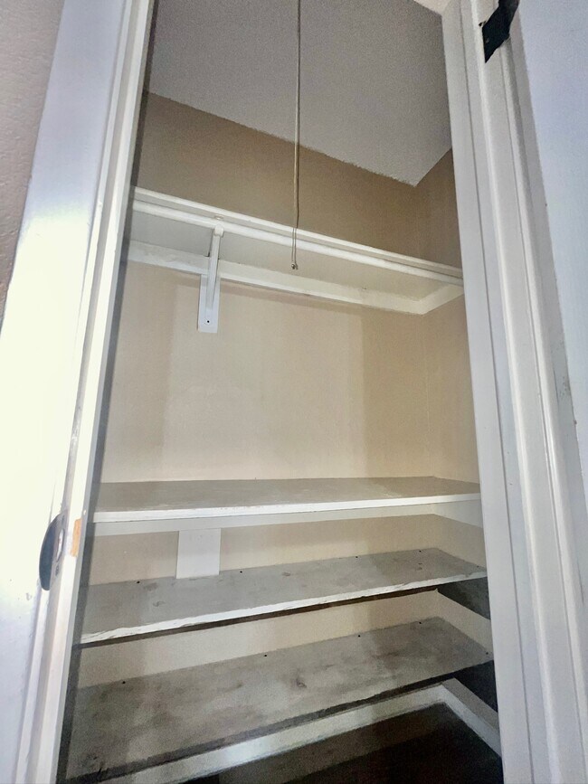 Building Photo - 119 S 5th St