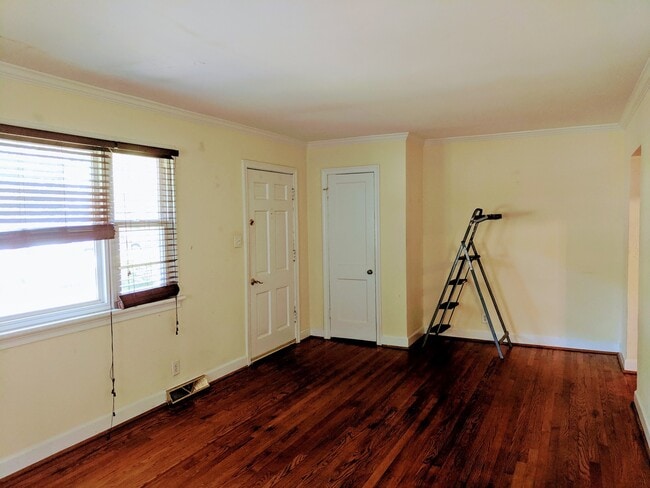 Building Photo - Spacious 3bdrm/2bth Home Located in a Well Established Neighborhood in Richmond's West End  Conve...