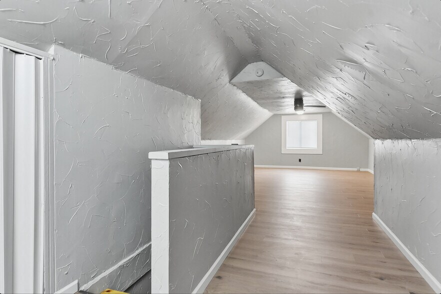 Building Photo - 4677 N 60th St