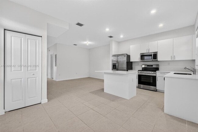 Building Photo - 2650 SE 29th St