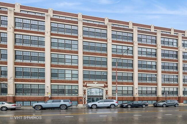 Building Photo - 3963 W Belmont Ave